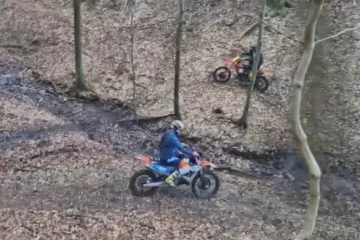 Motorkáři ničí přírodní rezervaci u Vranova na Brněnsku