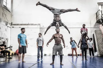 Recenze: Cirkus Rwanda stvořila námaha a pot, ukazuje živelný dokument ze zákulisí