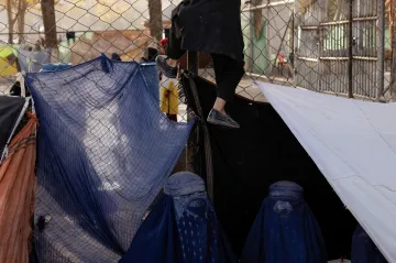 Afghánci čelí prohlubující se humanitární krizi, ocitají se v ní zejména ženy a senioři