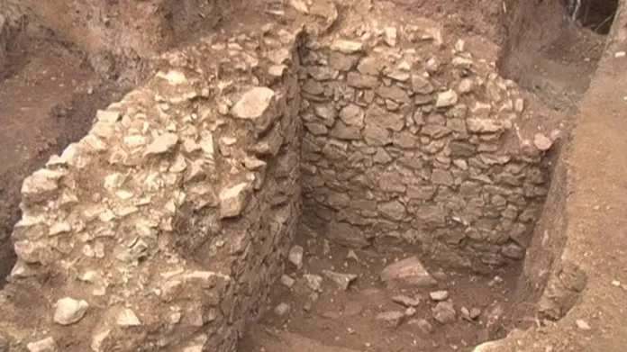 Torzo hradu Rumberku zkoumali archeologové