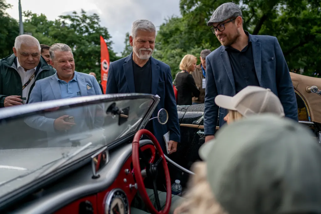Stejnojmenný dálkový závod mezi Prahou a Bratislavou 1000 mil československých pořádal Autoklub republiky československé ve třicátých letech 20. století