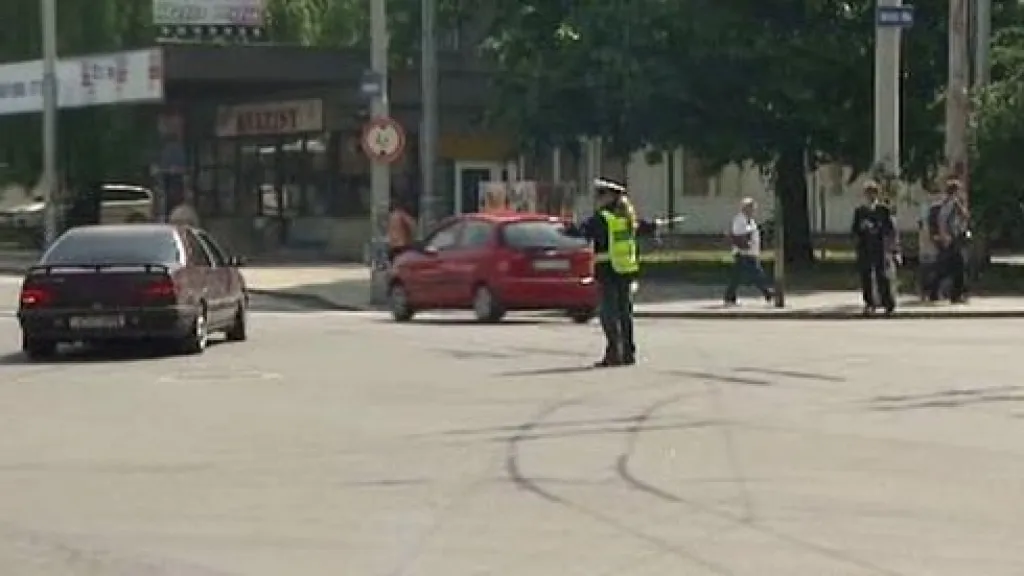 Policista řídí dopravu