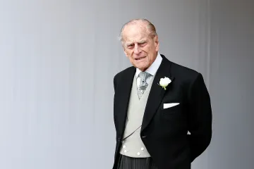 Britský princ Philip měl dopravní nehodu. Jeho auto se převrátilo na bok, princ vyvázl bez zranění