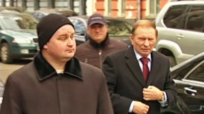 Leonid Kučma po příjezdu k soudu