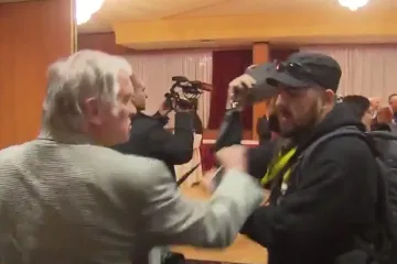 Napomenutí a pokuta. Za napadení novinářů v Zemanově štábu padl po dvou letech trest