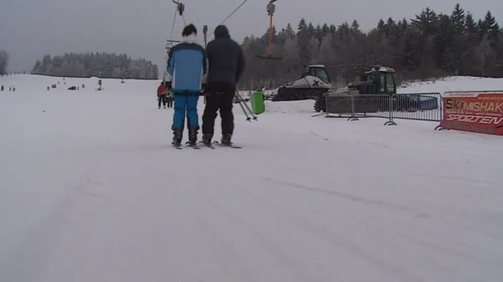 Lyžaři si užívají sněhové podmínky