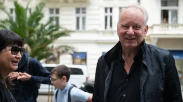 Stellan Skarsgard po příjezdu na festival ve Varech