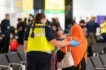 Británie po úniku dat tajně přijala tisíce Afghánců