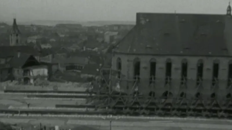 Dobová reportáž o přesunu kostela