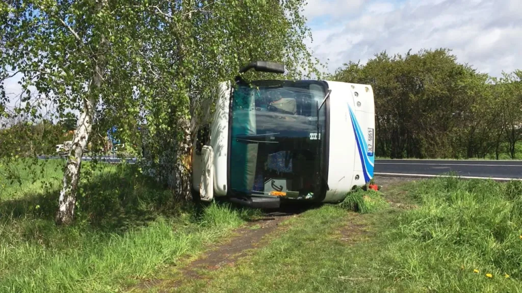 U Vlkavy na Mladoboleslavsku havaroval autobus