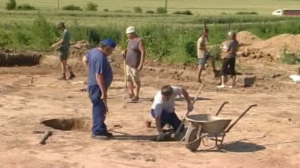 Archeologové odkrývají nálezy z doby bronzové