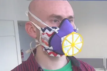 Vytisknout, vložit filtr a nasadit. Vědci z ČVUT vyvíjejí ochranné masky z 3D tiskárny