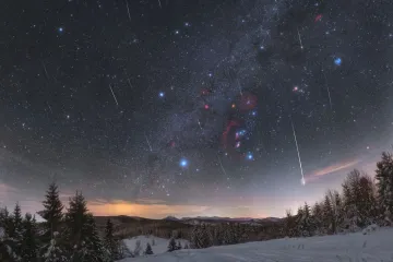 Rok 2025 na obloze: Zatmění Měsíce i Slunce, konjunkce planet a možná i polární záře