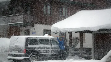 Odklízení sněhu v obci Schaftlach