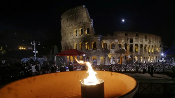 Koloseum opět hostilo speciální křížovou cestu
