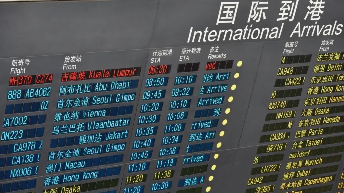 Příletová hala v Pekingu hlásí zpoždění letu MH370