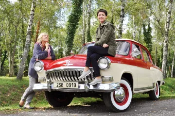 Balzerová a Vilhelmová startují Tátovu volhu. I cesta může být cíl