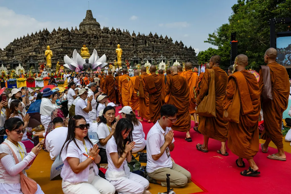 Buddhisté oslavili svátek Vesak, den narození Buddhy