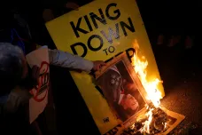 „Katalánsko nemá krále,“ skandovali demonstranti v Barceloně a pálili podobizny španělského panovníka