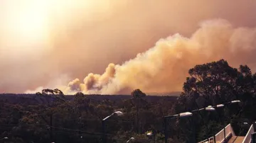 Dým z lesního požáru v Austrálii