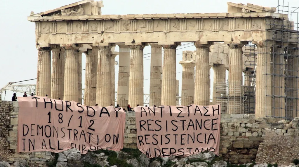 Transparenty na Akropoli
