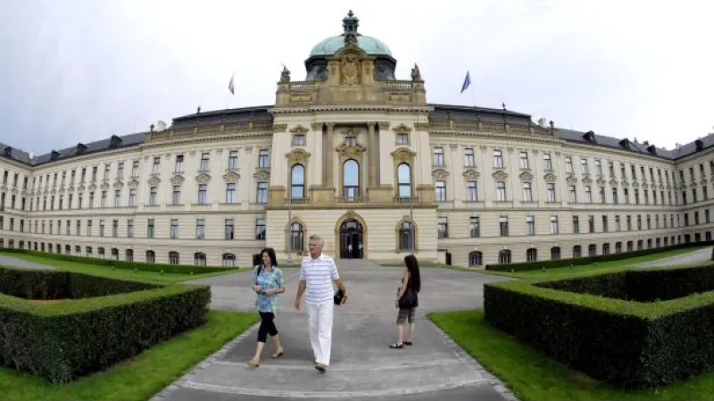 Rusnok pokračuje v hledání ministrů