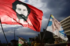 Kampaň před brazilskými volbami je vypjatá. „Lulo, přestaň lhát,“ křičel v debatě Bolsonaro