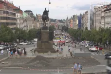 Rozkopané Václavské náměstí v Praze komplikuje život místním i turistům