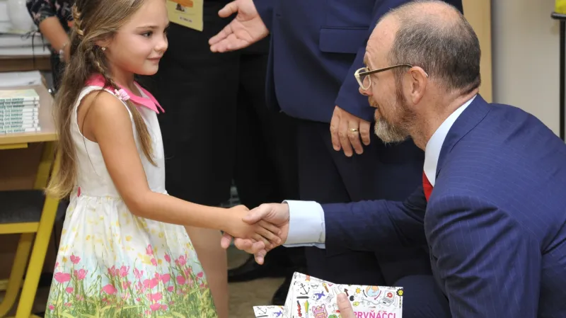 Ministr Plaga přivítal prvňáky v brněnské ZŠ Hudcova