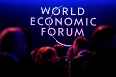 Pandemie ve světě: Fórum v Davosu se ruší, Izraelci nesmí do USA a Thajsko zvažuje karanténu pro turisty