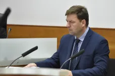 Státní zástupce Karabec dostal od kárného senátu pokutu. Bradáčová navrhovala jeho odvolání