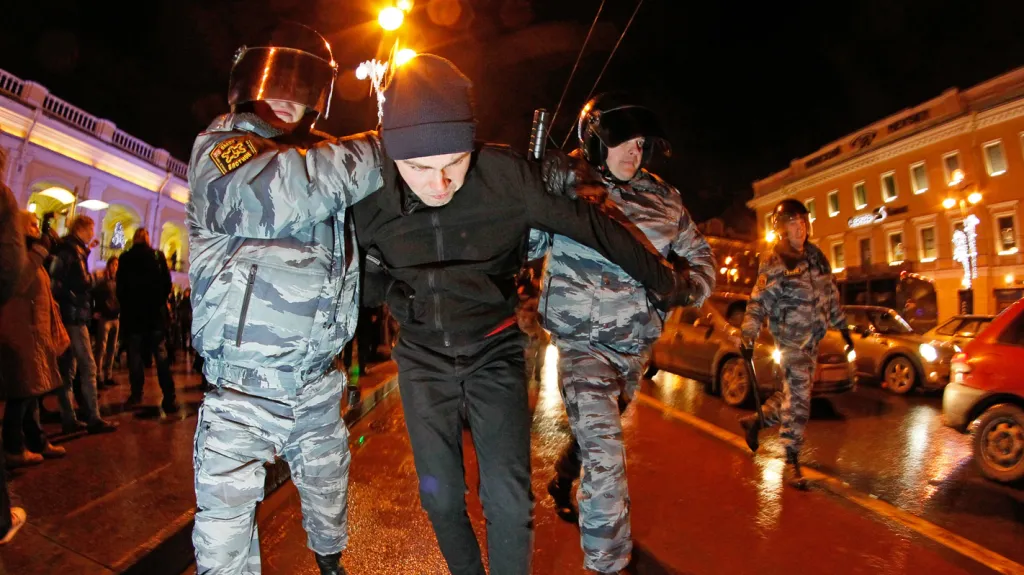Moskevská policie zatýká demonstranty
