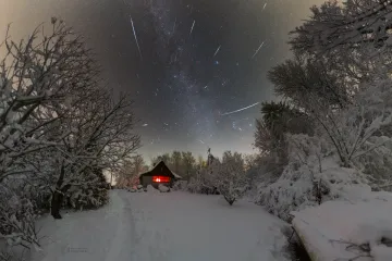 Majestátní konjunkce planet, zářivá noční oblaka i silné meteorické roje. Co nabídne obloha v roce 2020?