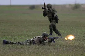 Armáda stahuje až patnáct set balistických vest. Jdou prostřelit