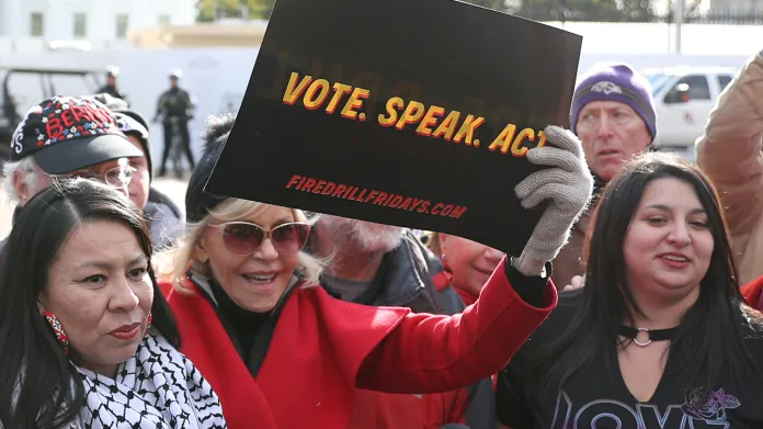 Jane Fondová během protestu za ochranu klimatu ve Washingtonu