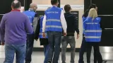 O příbuzné cestujících z Barcelony se v Düsseldorfu stará personál letiště