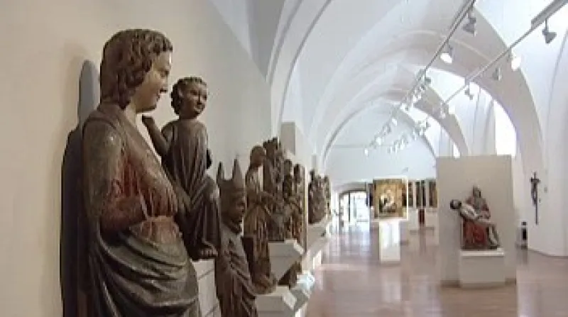 Jedna z nejvzácnějších gotických soch v Česku, takzvaná Rudolfovská Madona, patří církvi.