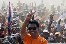 Prezidentem Madagaskaru byl zvolen podnikatel Rajoelina. Braňte své hlasy, vyzval voliče jeho sok