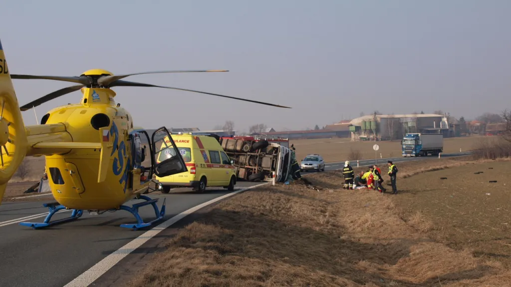 Vrtulník záchranářů u nehody