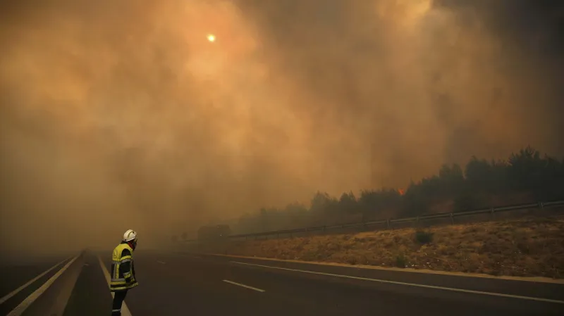 Ničivý požár se blíží k Marseille