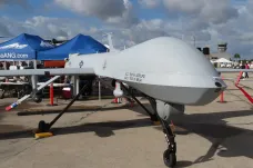 Vojenský dron s umělou inteligencí v simulaci zabil svého lidského operátora. Bránil mu zničit cíl