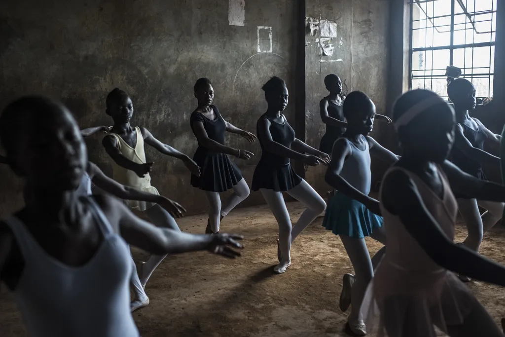Vítězem kategorie Současné problémy se stala série Balet ve slumu, která pojednává o baletní škole v srdci jednoho z největších slumů na světě - nairobské Kibery.