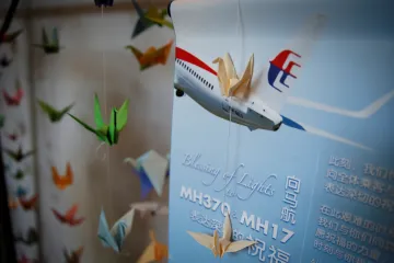 Nová fáze pátrání. Zmizelé letadlo budou hledat ponorky