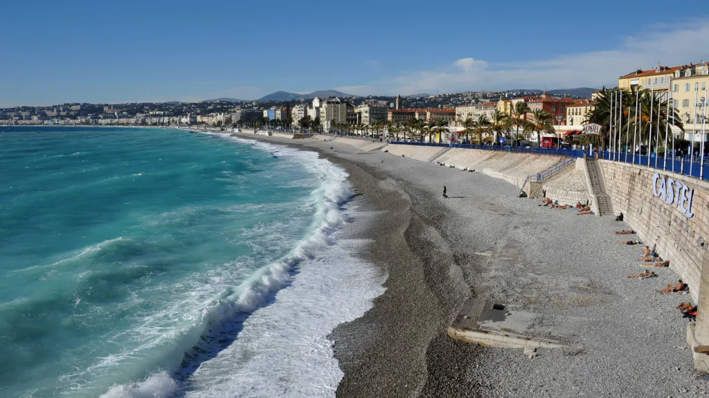 Pláž v Nice - ilustrační foto