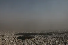 Lidé v Aténách nemají vycházet, město zahalil hustý kouř z lesních požárů