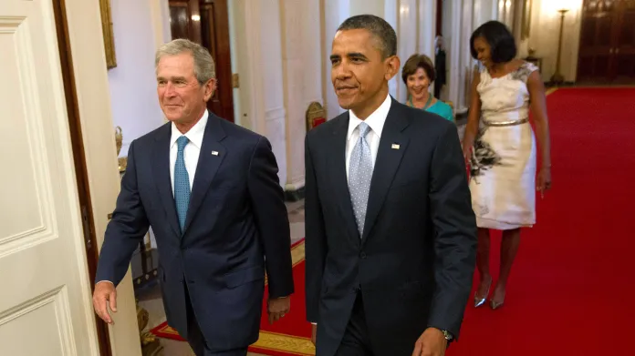 Barack a Michelle Obamovi a George a Laura Bushovi