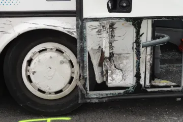 Při srážce autobusu s kamionem v Kamerunu zemřelo nejméně 37 lidí