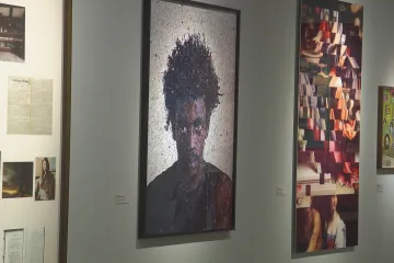 Výstava v pražském DOX nabízí díla Warhola, Maleviče či Le Corbusiera