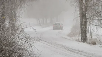 Sníh komplikuje dopravu v Česku