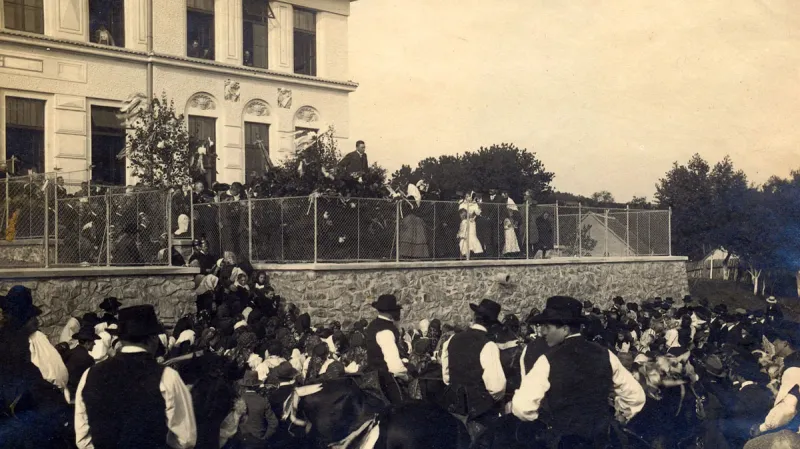 Březina - otevření školy - 1912